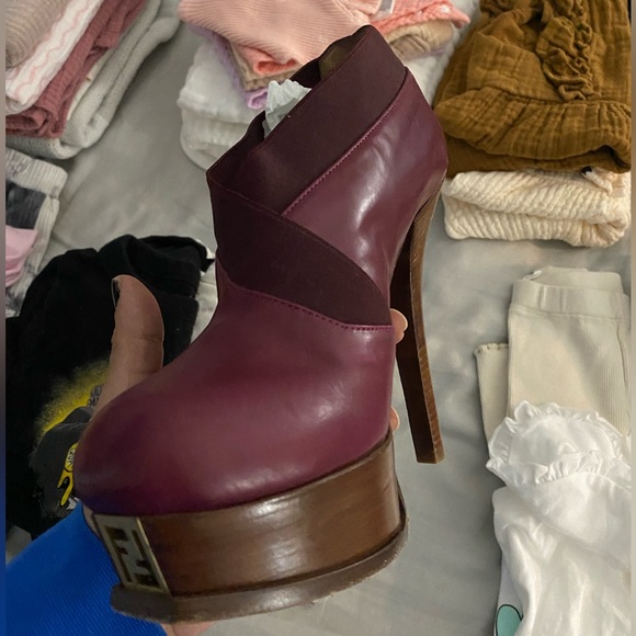 Worn once still in box Fendi Burgandy booties size 38 - Picture 2 of 5